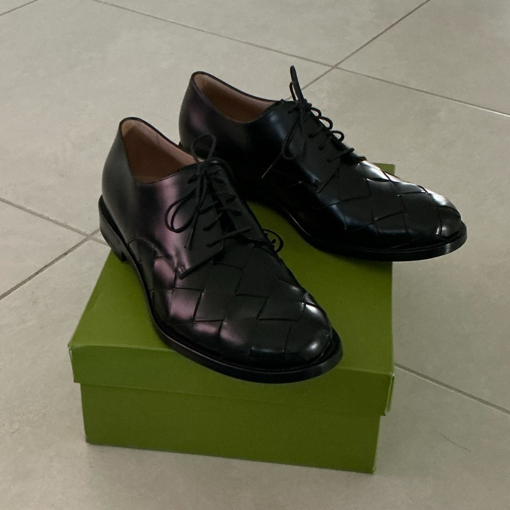 Bottega Veneta Black Woven Leather Oxfords